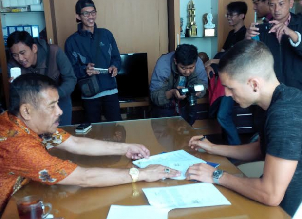 Diogo Ferreira Resmi Teken Kontrak Bersama Persib Bandung